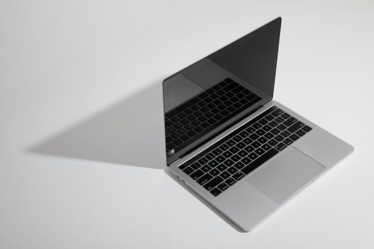 Titelbild zu „Laptop defekt: Was kann man tun?“