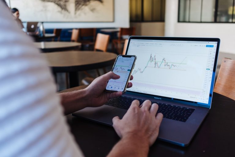 Titelbild zu „Modell Neobroker – was macht diese Fintechs aus?“