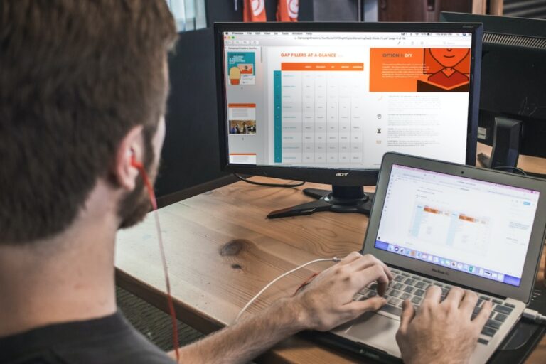Titelbild zu „Online fokussierter Arbeiten: Diese Techniken helfen dabei“